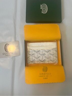 Goyard White Chevron Card Holder